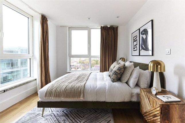Flat for sale in Hamilton House, St George Wharf, Vauxhall