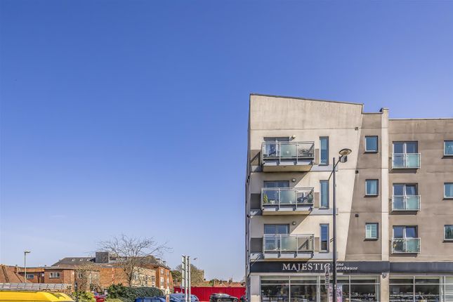 Flat 4, South Park Court, Bulbeck Road, Havant-Por
