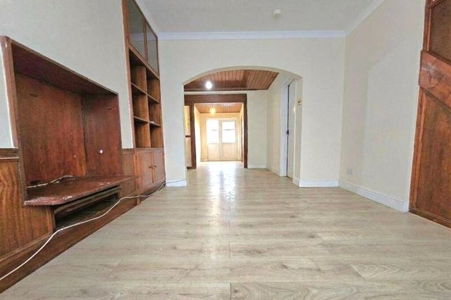 35, Repton Avenue, Greater London photo 2