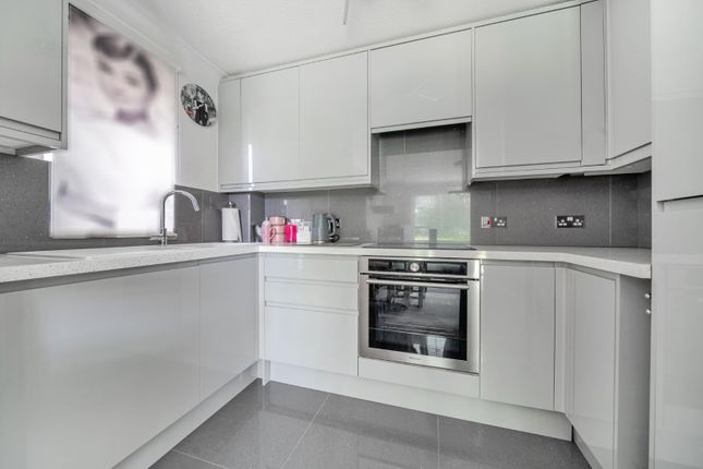 Flat 1, Soverign Court, 16, Magpie Hall Lane, Bromley photo 2