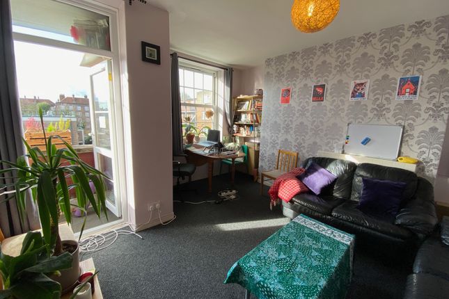 Knightland Road, London photo 5
