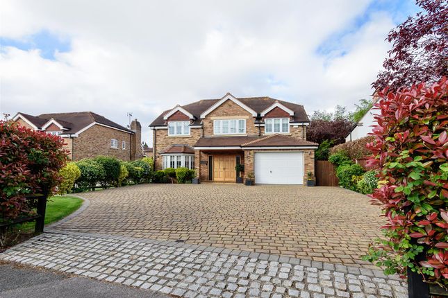 Thumbnail Detached house for sale in Park View Drive South, Charvil, Reading