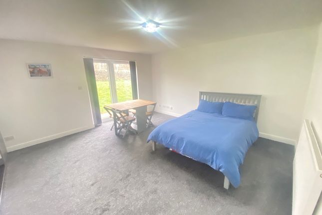 27, Pankhurst Close, Blackburn photo 3