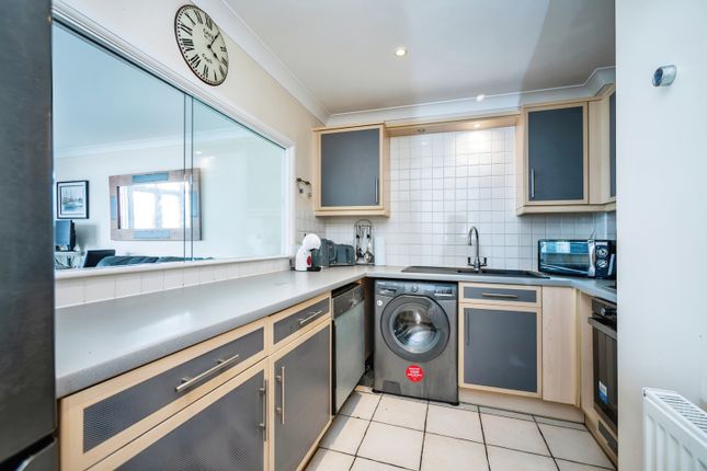 Flat for sale in Valetta Way, Rochester