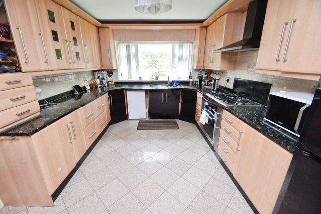 2, Aireville Rise, Bradford photo 4