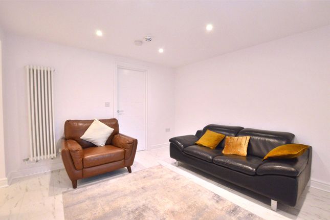 Basement Flat, 29, Croydon Road, Surrey photo 2
