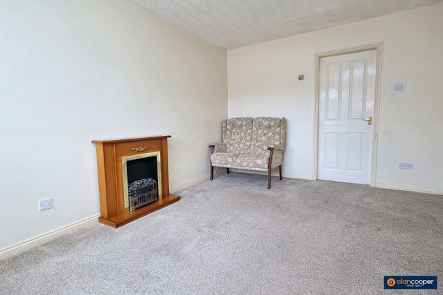 76 Kenilworth Drive, Nuneaton, Warwickshire photo 2