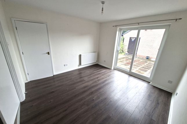3 bed property for rent in Harcourt Drive, Kingston Upon Hull HU9