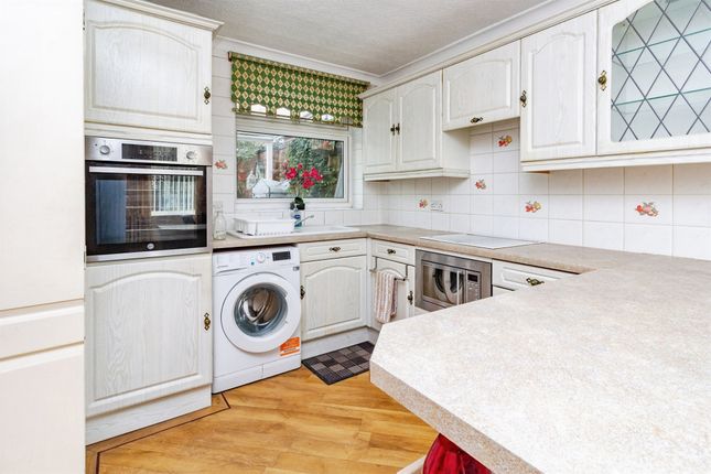 22, Laurel Grove, Stafford photo 3