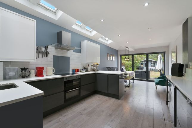 8, Sunbury Lane, Walton-on-Thames photo 2