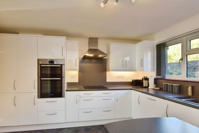 46, Downs Barn Boulevard, Milton Keynes photo 3