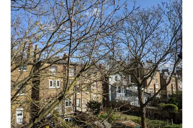 Flat for sale in Barry Road, East Dulwich / Peckham Rye