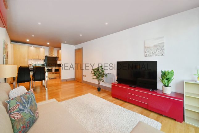 Flat 399, Flagstaff, 10 St George Wharf photo 4