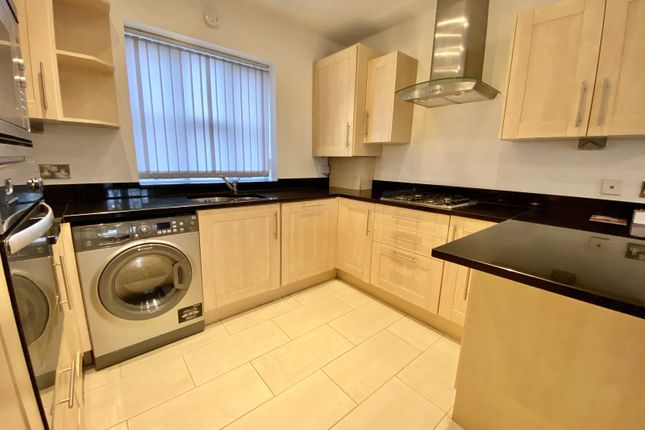 13, Cairncroft, Didsbury photo 3