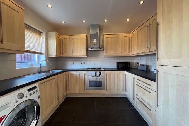 7, Adelaide Close, Slough photo 2