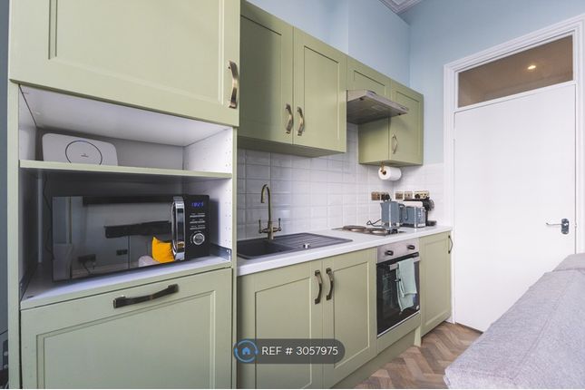 Flat, Warwick Way, London photo 4