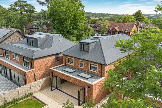 3, Pipers Green Lane, Edgware photo 4