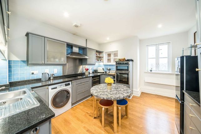 Flat 45, Draymans Court, 41, Stockwell Green, London photo 3