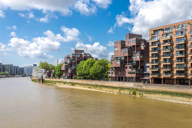 Flat for sale in Crown Reach, 145 Grosvenor Road