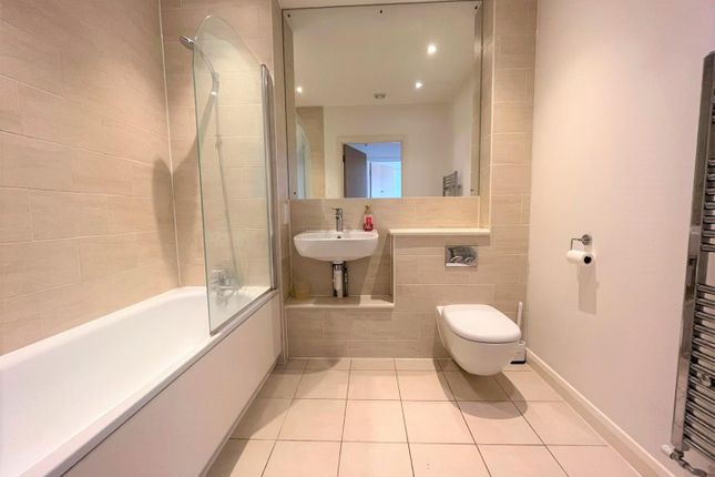 Flat 6, Greenwich Court, West Drayton photo 4