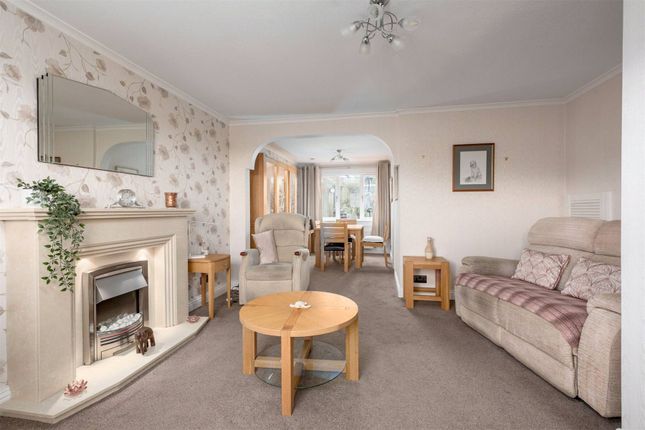 105 Baberton Mains Drive, Baberton Edinburgh photo 4