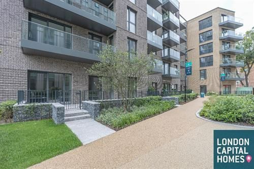 Flat for sale in Willowbrook House, Woodberry Down