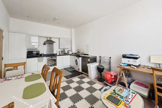 Flat 7, Bradley Court, 3, Knoll Road, Surrey photo 4