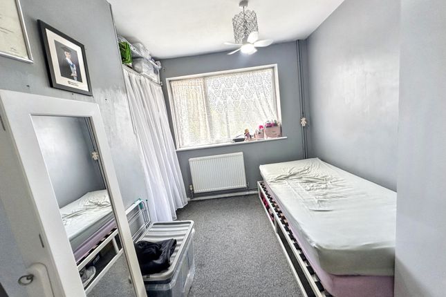 25, Godfrey Avenue, Northolt photo 4
