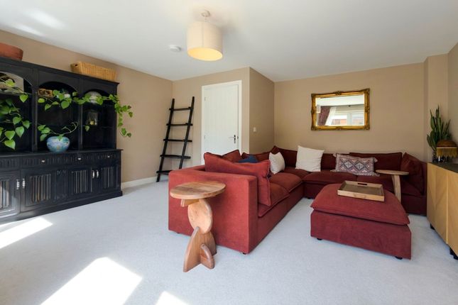 8 Pinkney Gardens, Ipswich photo 3