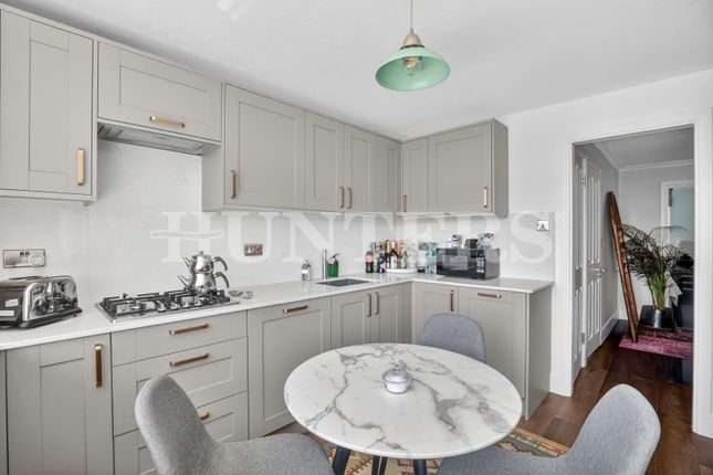 148, Edgecot Grove, London photo 4