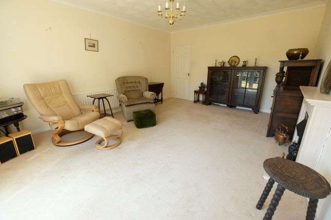 Woodlands Court, Dibden Purlieu photo 2