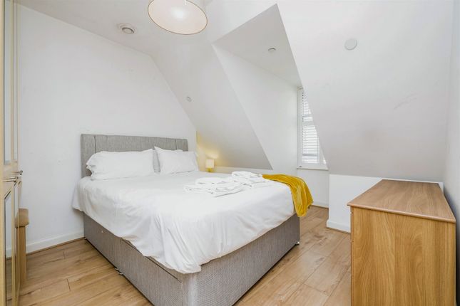 Flat for sale in Barry Lane, Cardiff