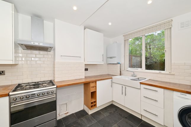 Flat to rent in Victoria Park Road, London