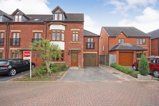 4 bed town house for sale in Park Road, Leamington Spa CV32