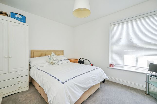 12, Bushy Ruff House, Temple Ewell photo 4