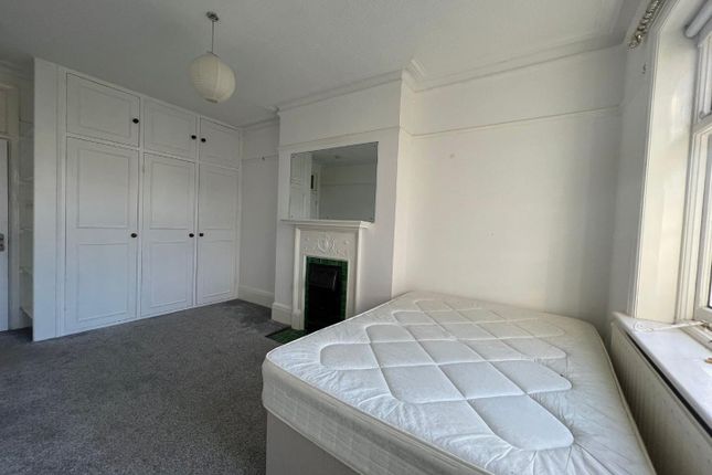 Room to rent in West Lodge Avenue, London