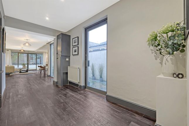 Flat for sale in Gillespie Road, London