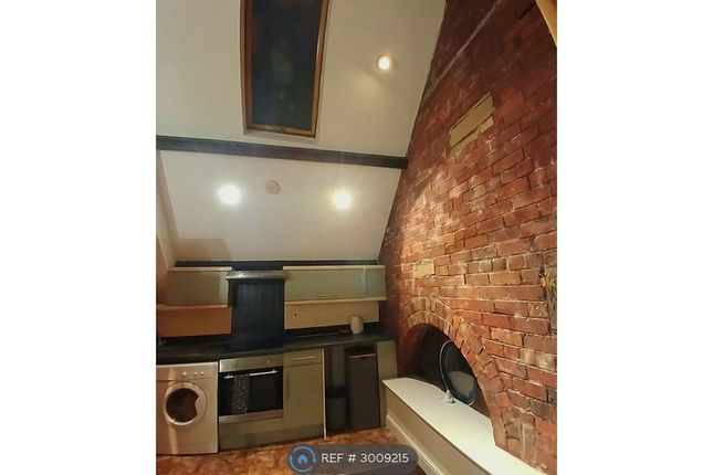 Apartment, The Lofts Water St, Huddersfield photo 5