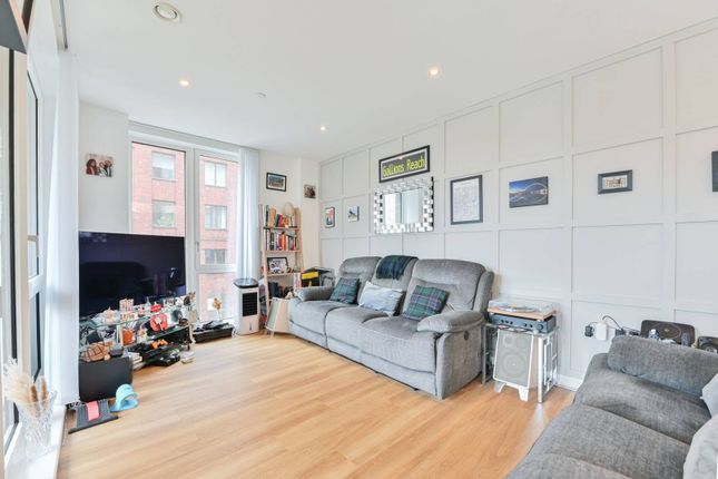 Thumbnail Flat to rent in Shackleton Way E16, Canary Wharf, London,