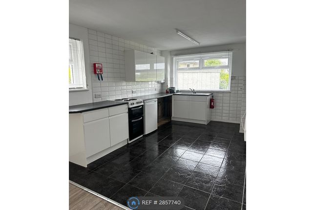 2-bed flat on The Anchorage, Porth Way Porth, Newquay, £1,150/mo