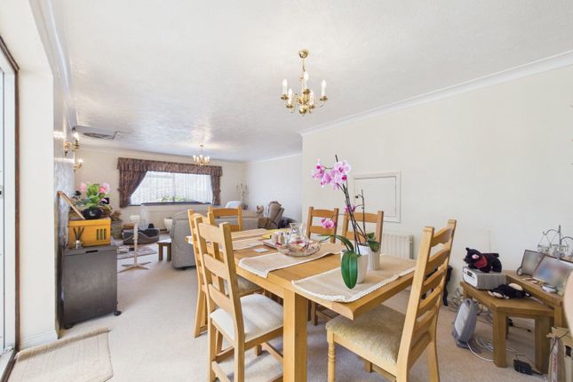 15, Burford Close, Worthing photo 4
