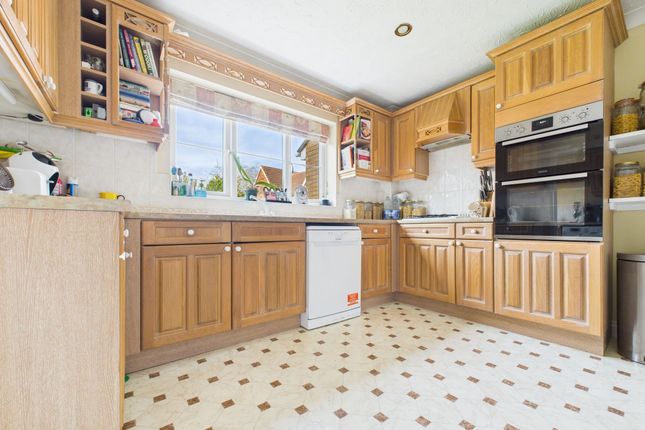 6 Stephenson Close, Peterborough photo 3