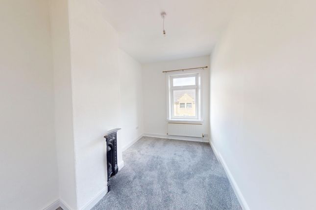 12, Loris Street, Bradford photo 5