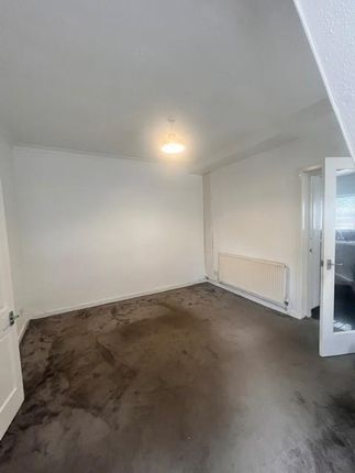 418, Huddersfield Road, Stalybridge photo 3