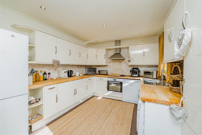 8, St. Brannocks Close, Barry photo 3