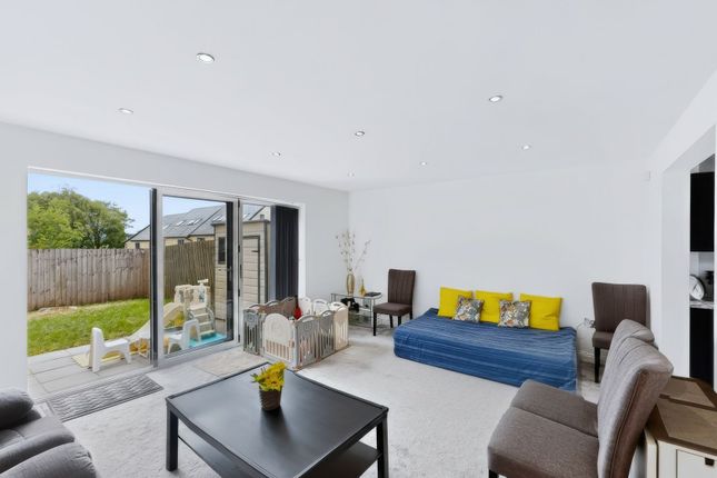 2 Pennine Mews, Bolton photo 2
