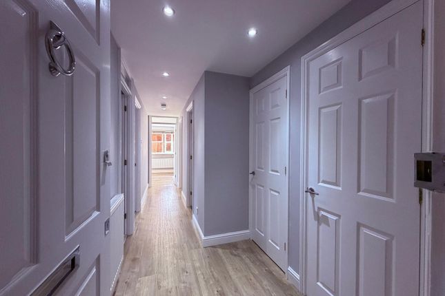 3, Sturmer Court, West Malling photo 3