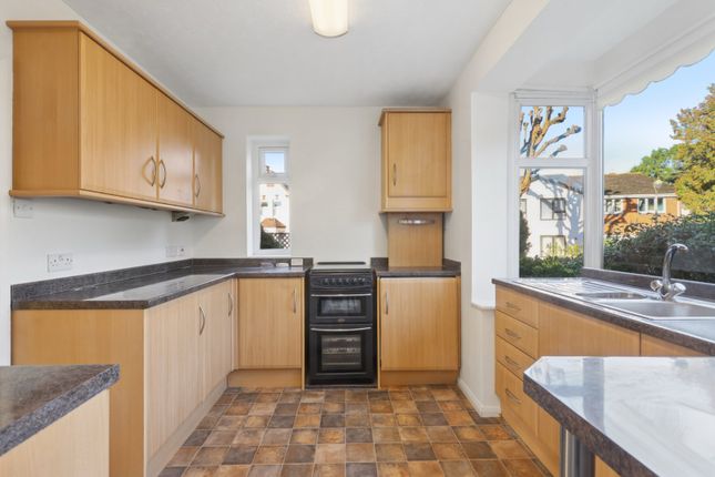 Gordon Road, Esher photo 3