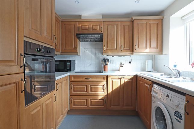 Flat 1 Holmesdale Manor, 89, Ladbroke Road, Redhill photo 4