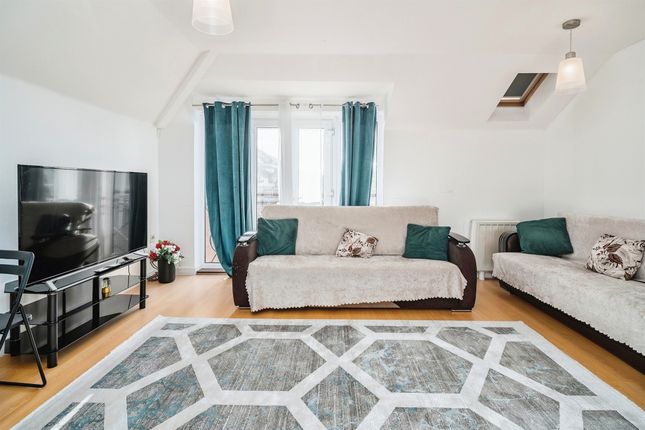 Flat for sale in Winnipeg Way, Broxbourne